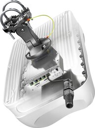 QuWireless QuMax für RUTX50, IP67 Gehäuse mit Multiband LTE Panel-, WiFi Omni & GPS Antenne