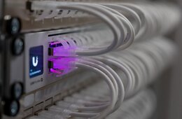 SLIM KAT6A 10 Gigabit Lightpatchkabel rund, U/UTP, transluzente Stecker