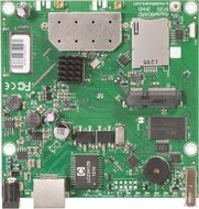 RB912UAG-5HPnD mit 600Mhz Atheros CPU, 64MB RAM, 1xGbit, USB, miniPCIe, 5GHz
