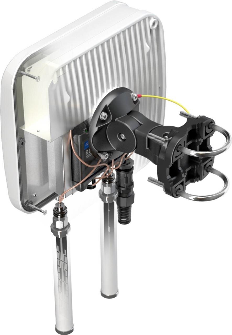 QuMax für RUT900/950, IP67 Outdoor Gehäuse mit LTE Richt- & WiFi Antenne
