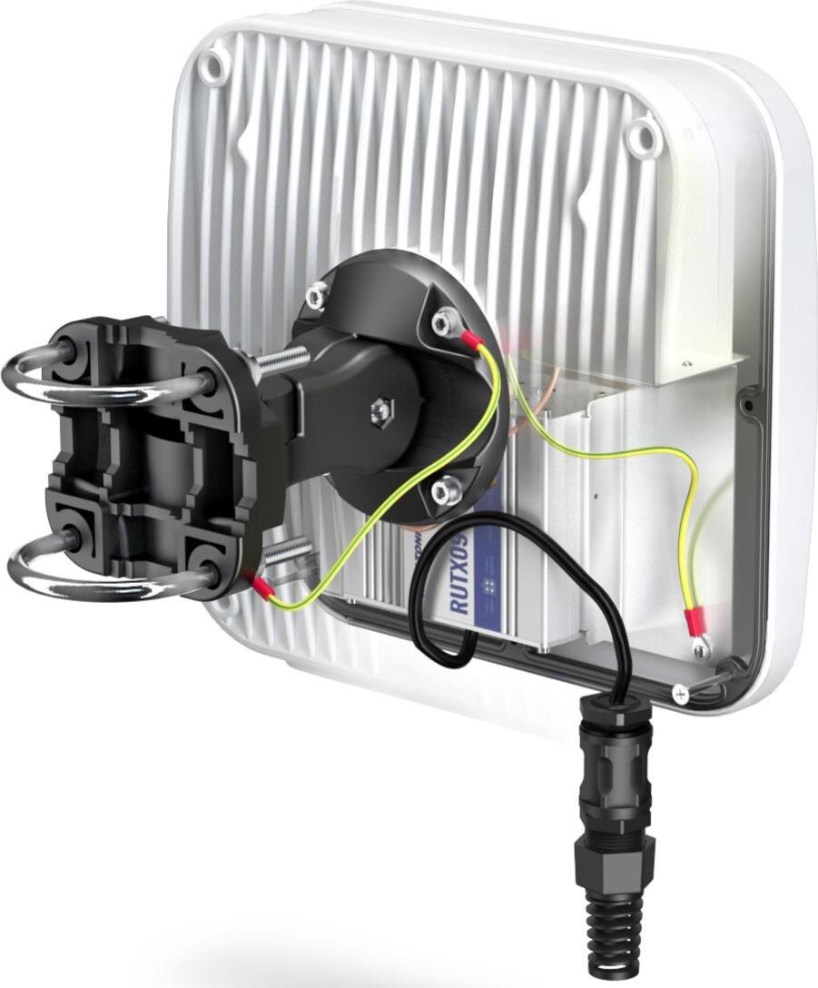 QuMax für RUTX09, IP67 Outdoor Gehäuse mit LTE Richt- & GPS Antenne