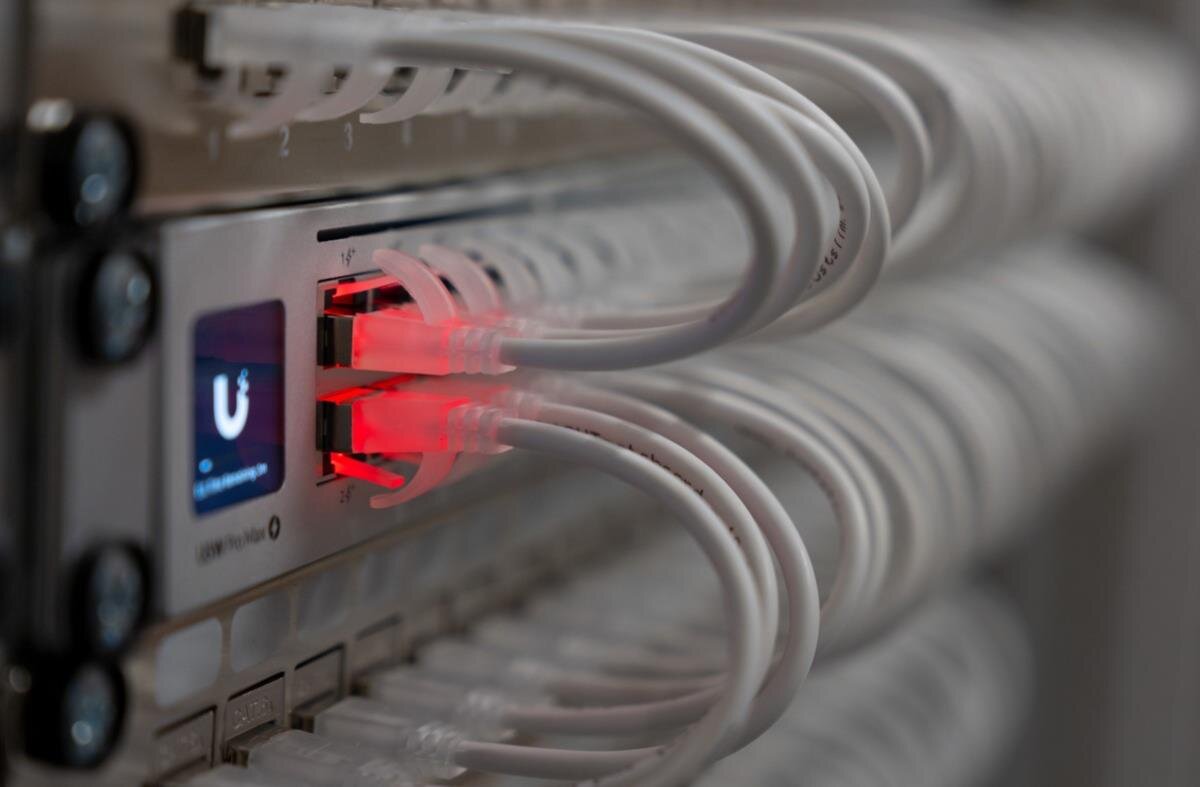 KAT6A 10 Gigabit Lightpatchkabel rund, U/FTP, transluzente Stecker 