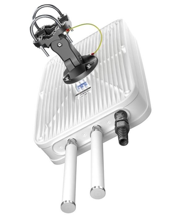 QuMax Omni für RUTX50, IP67 Gehäuse mit LTE Omni-, WiFi & GPS Antenne