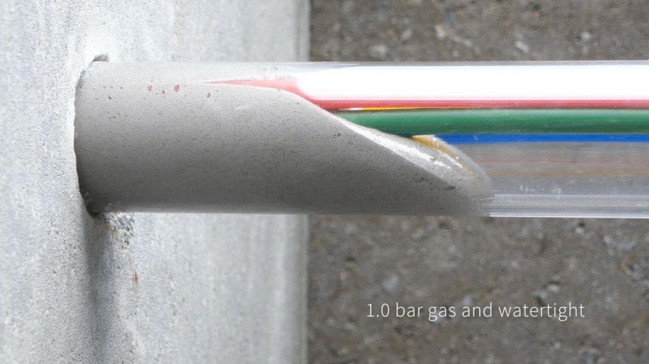 FTTH mehrfach Mauerdurchführung + 90° Rohreinführung, für 2x 7 mm Rohre