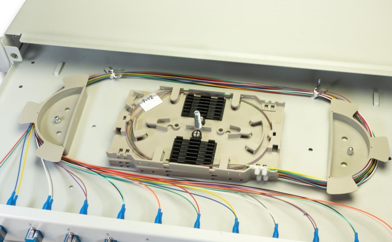 LWL Spleissbox, 12 Fasern, 6x DSC Multimode, 50/125µm OM4 Pigtail