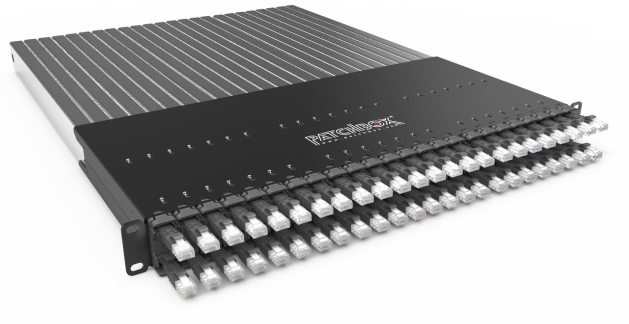 PATCHBOX®Plus+ mit 24 PATCHBOX® Kassetten/Patchkabel, U/FTP, 1,7m, schwarz