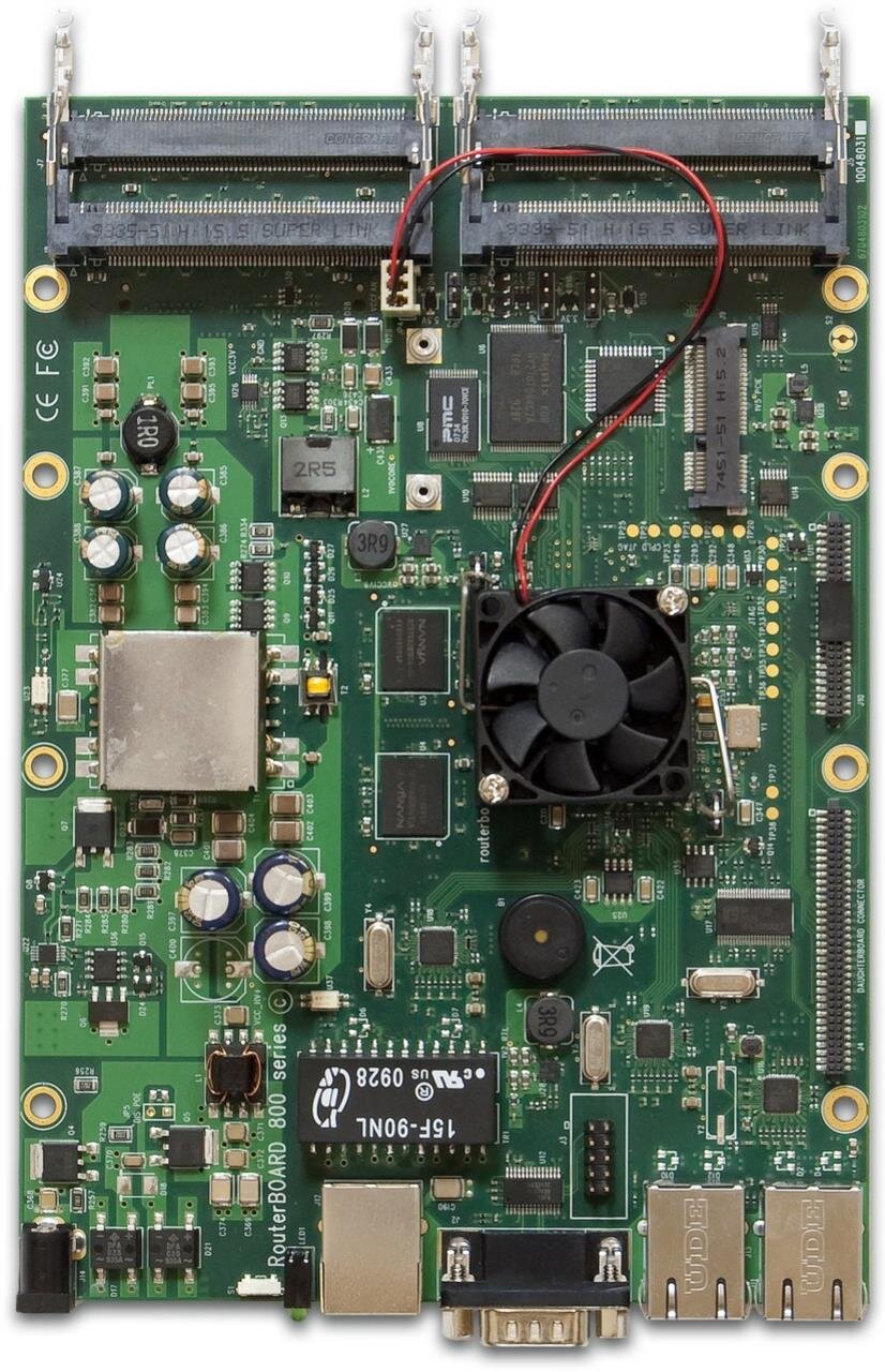 RB800 mit MPC8544 800MHz CPU, 256MB RAM, 3xGbit, 4x miniPCI, 1x miniPCIe