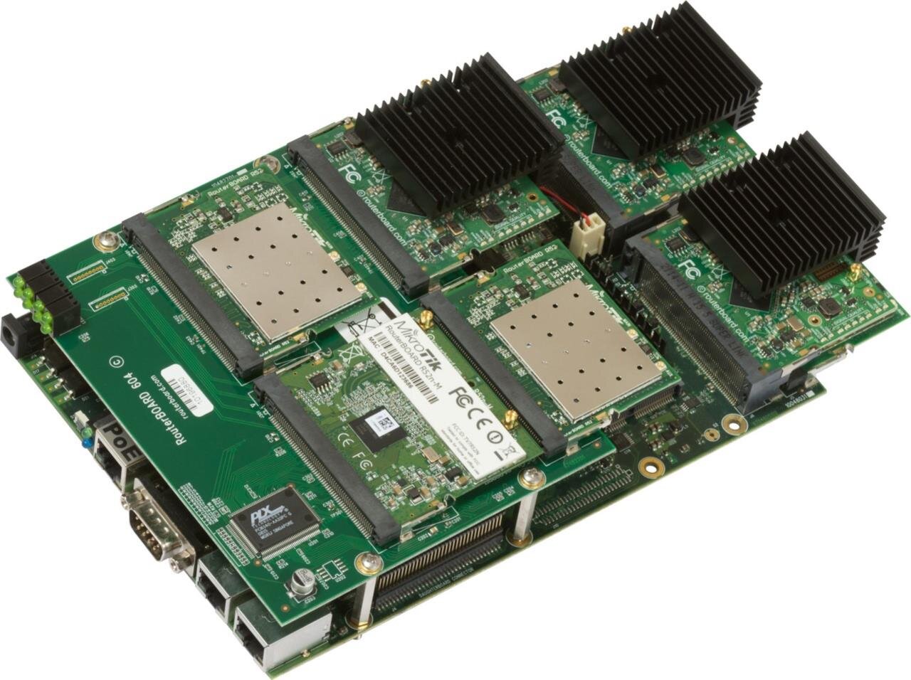RB800 mit MPC8544 800MHz CPU, 256MB RAM, 3xGbit, 4x miniPCI, 1x miniPCIe