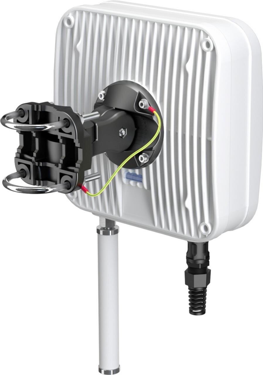 QuMax für RUT240/230, IP67 Outdoor Gehäuse mit LTE Richt- & WiFi Antenne